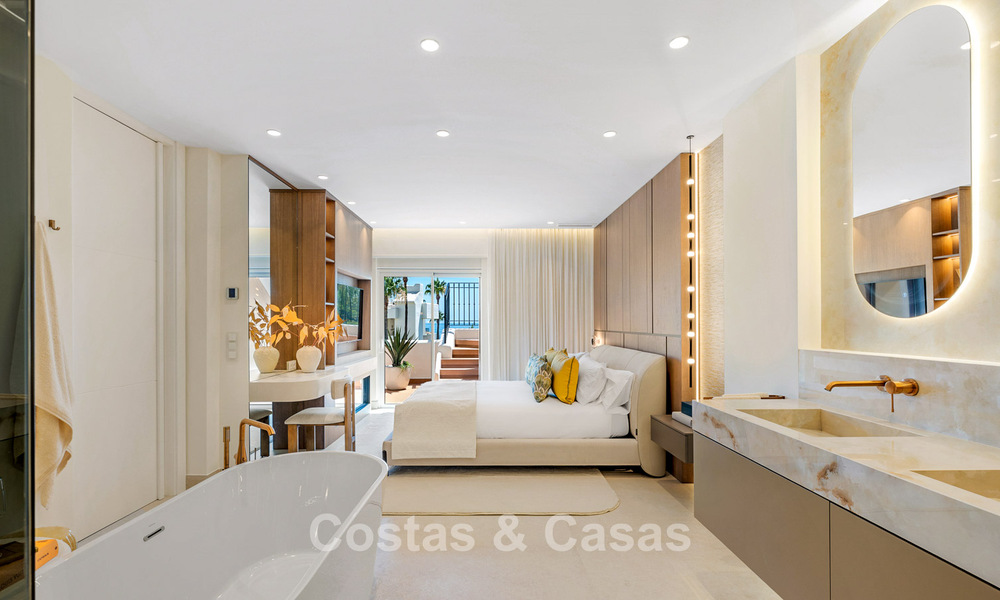 Luxury penthouse with sea views for sale in a gated beach complex on the New Golden Mile between Marbella and Estepona 785034