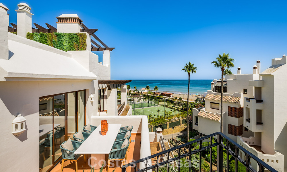 Luxury penthouse with sea views for sale in a gated beach complex on the New Golden Mile between Marbella and Estepona 785036