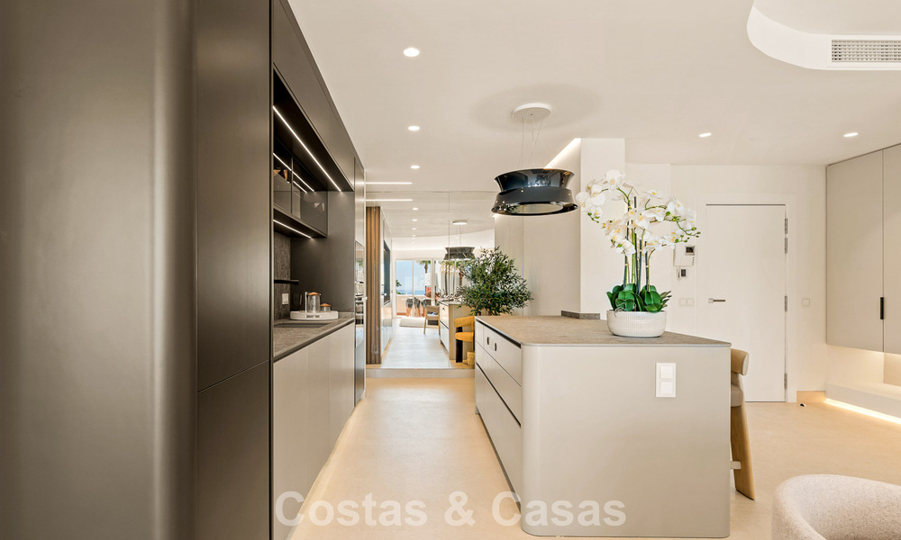 Luxury penthouse with sea views for sale in a gated beach complex on the New Golden Mile between Marbella and Estepona 785040