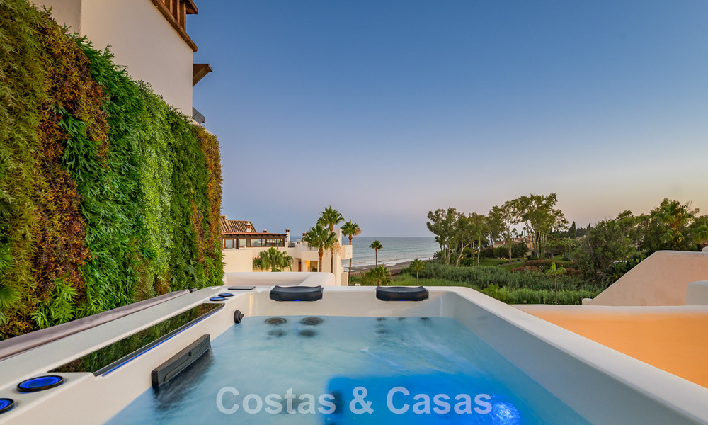 Luxury penthouse with sea views for sale in a gated beach complex on the New Golden Mile between Marbella and Estepona 785042