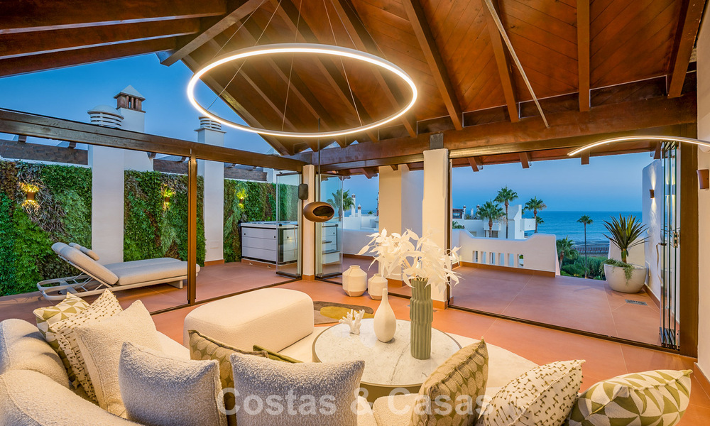 Luxury penthouse with sea views for sale in a gated beach complex on the New Golden Mile between Marbella and Estepona 785060