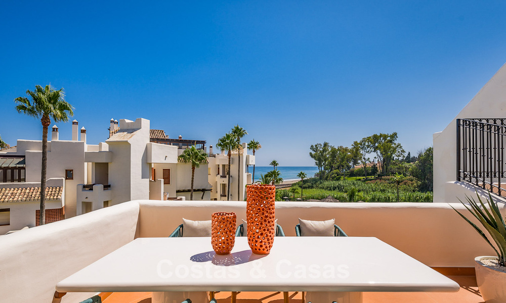 Luxury penthouse with sea views for sale in a gated beach complex on the New Golden Mile between Marbella and Estepona 785068