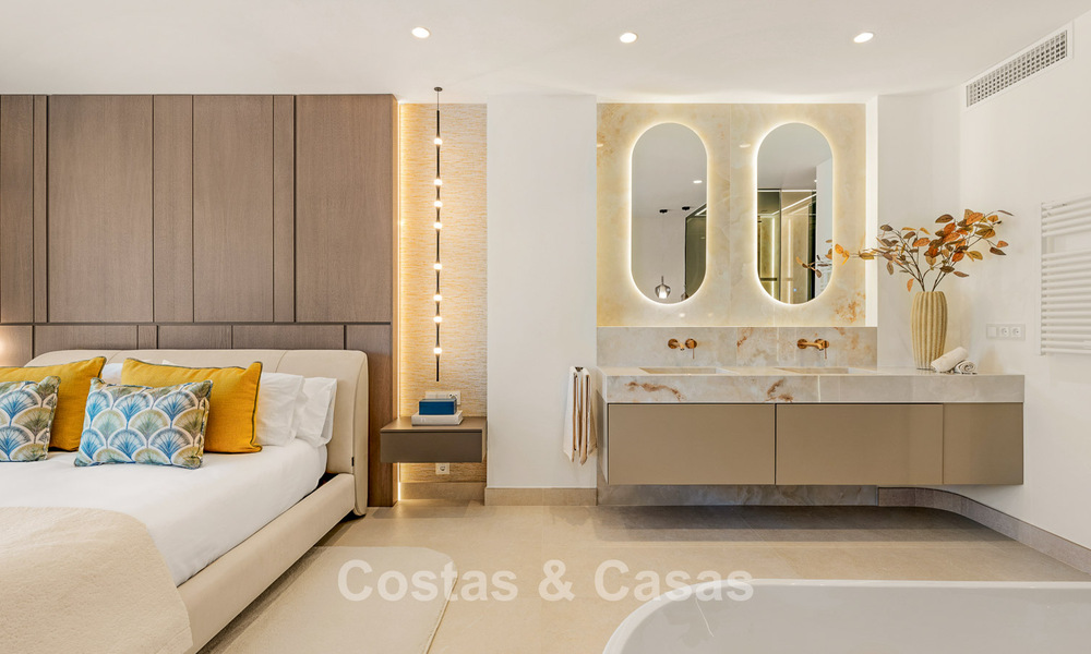 Luxury penthouse with sea views for sale in a gated beach complex on the New Golden Mile between Marbella and Estepona 785069