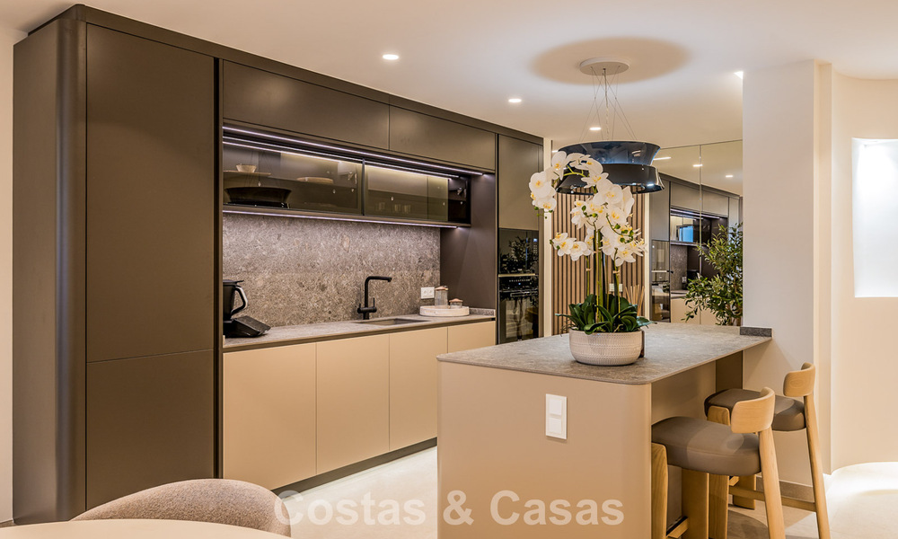 Luxury penthouse with sea views for sale in a gated beach complex on the New Golden Mile between Marbella and Estepona 785070
