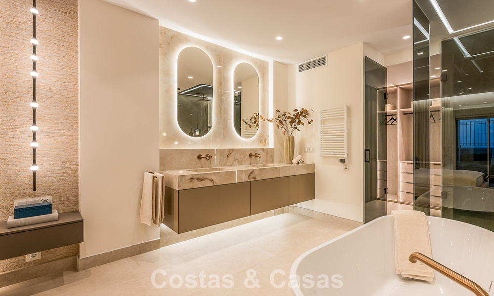 Luxury penthouse with sea views for sale in a gated beach complex on the New Golden Mile between Marbella and Estepona 785071