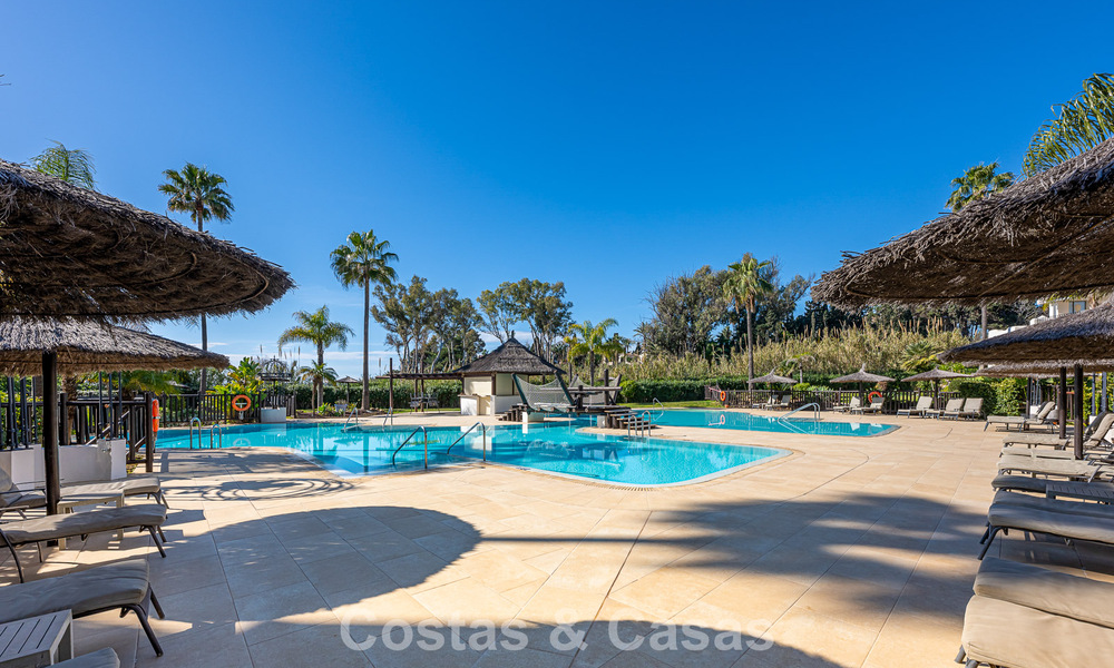 Luxury penthouse with sea views for sale in a gated beach complex on the New Golden Mile between Marbella and Estepona 795124