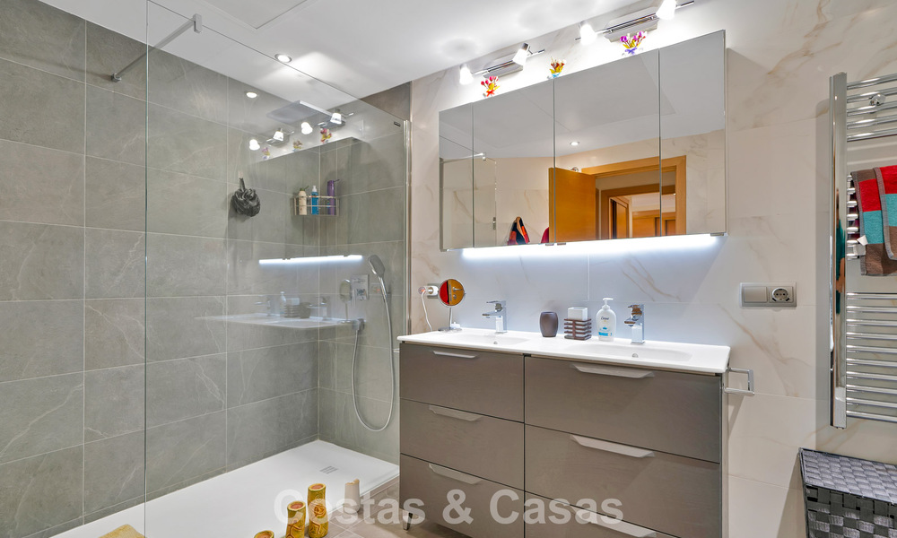 Move-in ready, 3-bedroom apartment for sale with garden and sea view in Los Flamingos Golf Resort in Marbella - Benahavis 785076