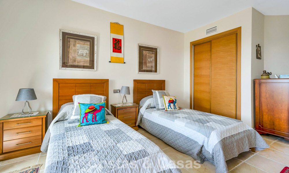 Move-in ready, 3-bedroom apartment for sale with garden and sea view in Los Flamingos Golf Resort in Marbella - Benahavis 785079