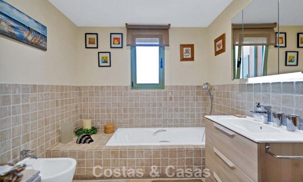 Move-in ready, 3-bedroom apartment for sale with garden and sea view in Los Flamingos Golf Resort in Marbella - Benahavis 785082
