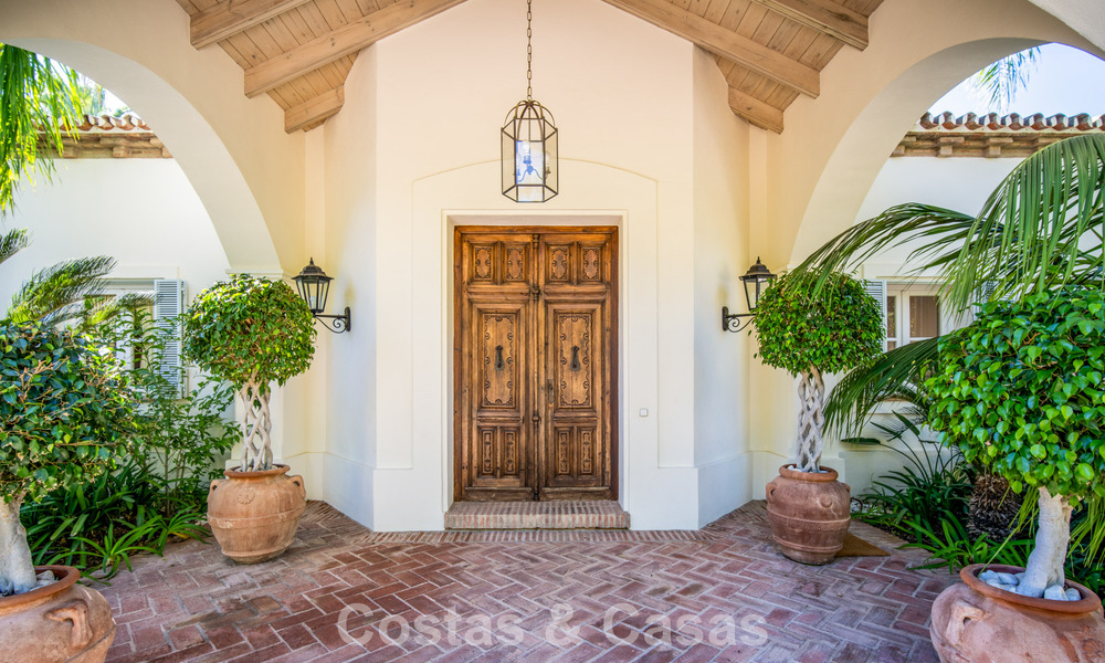 Stunning Mediterranean luxury villa for sale in a gated community on Marbella's Golden Mile 785102