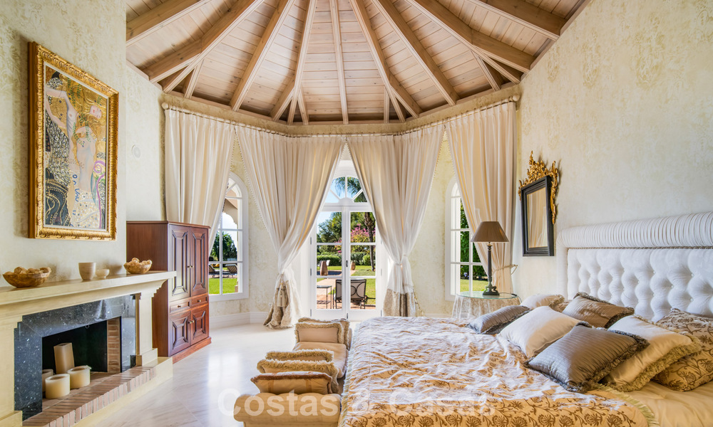 Stunning Mediterranean luxury villa for sale in a gated community on Marbella's Golden Mile 785120