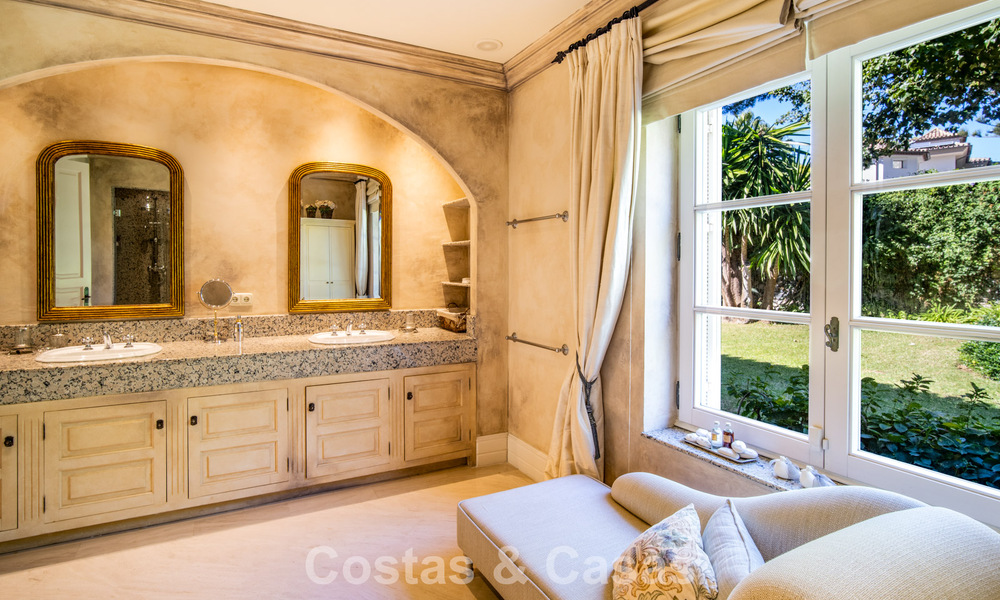 Stunning Mediterranean luxury villa for sale in a gated community on Marbella's Golden Mile 785122