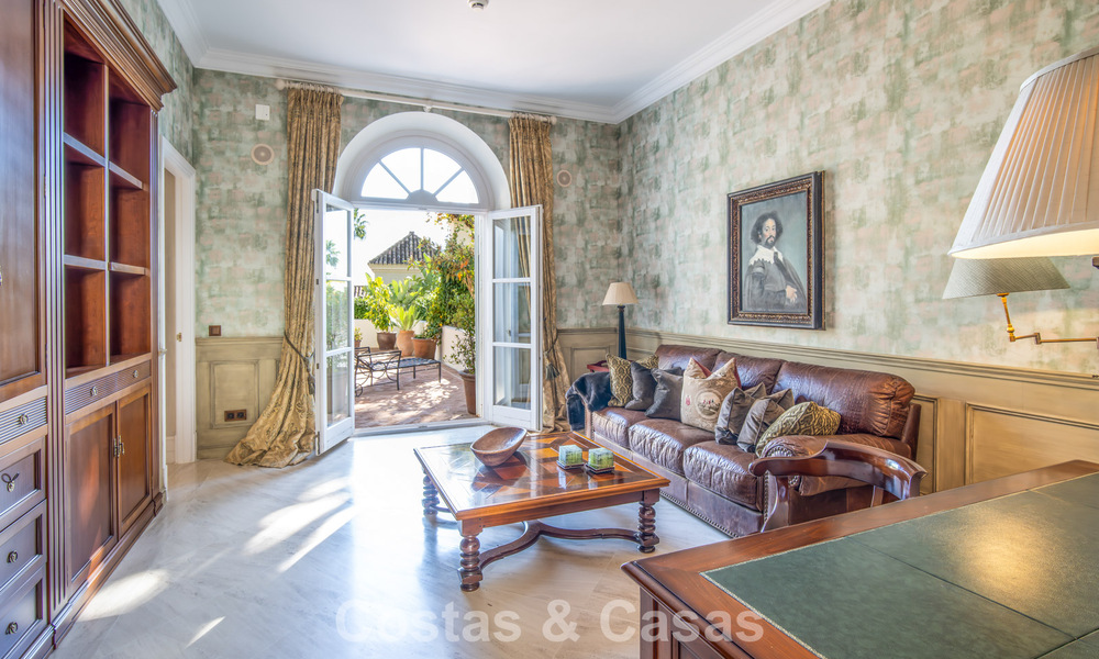 Stunning Mediterranean luxury villa for sale in a gated community on Marbella's Golden Mile 785123