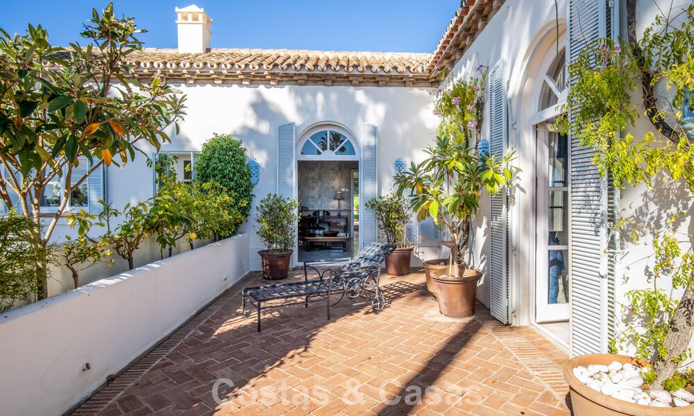 Stunning Mediterranean luxury villa for sale in a gated community on Marbella's Golden Mile 785124
