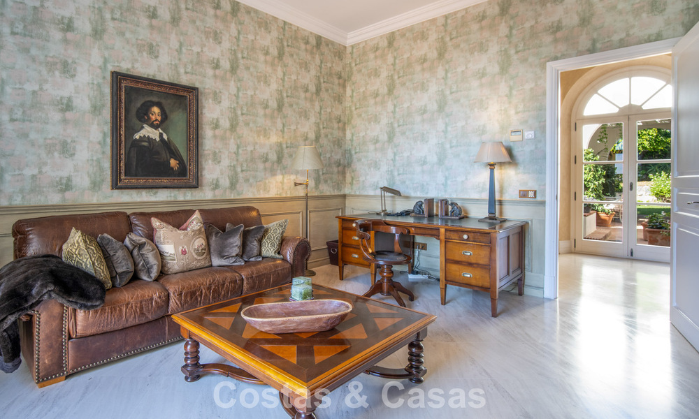 Stunning Mediterranean luxury villa for sale in a gated community on Marbella's Golden Mile 785125