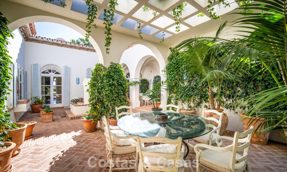 Stunning Mediterranean luxury villa for sale in a gated community on Marbella's Golden Mile 785126