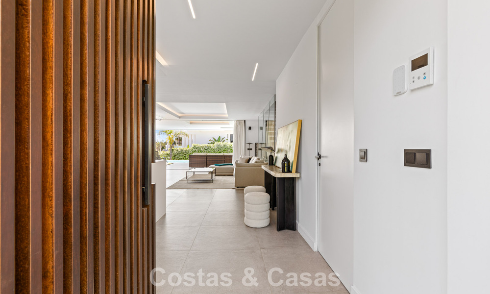 Move-in ready, contemporary luxury villa for sale on the golf course on the New Golden Mile, Marbella - Estepona 785129