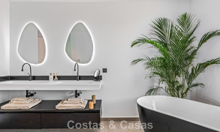 Move-in ready, contemporary luxury villa for sale on the golf course on the New Golden Mile, Marbella - Estepona 785136 