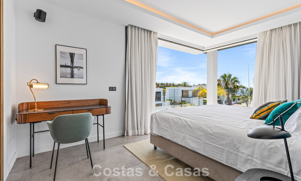 Move-in ready, contemporary luxury villa for sale on the golf course on the New Golden Mile, Marbella - Estepona 785140