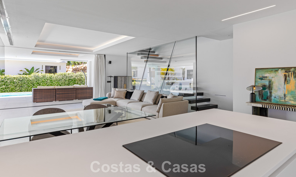 Move-in ready, contemporary luxury villa for sale on the golf course on the New Golden Mile, Marbella - Estepona 785147
