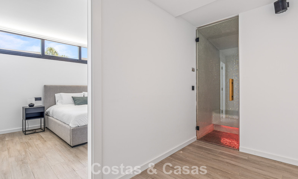 Move-in ready, contemporary luxury villa for sale on the golf course on the New Golden Mile, Marbella - Estepona 785161