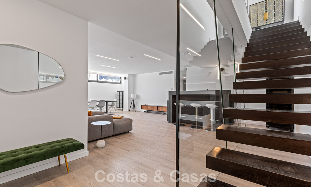 Move-in ready, contemporary luxury villa for sale on the golf course on the New Golden Mile, Marbella - Estepona 785163