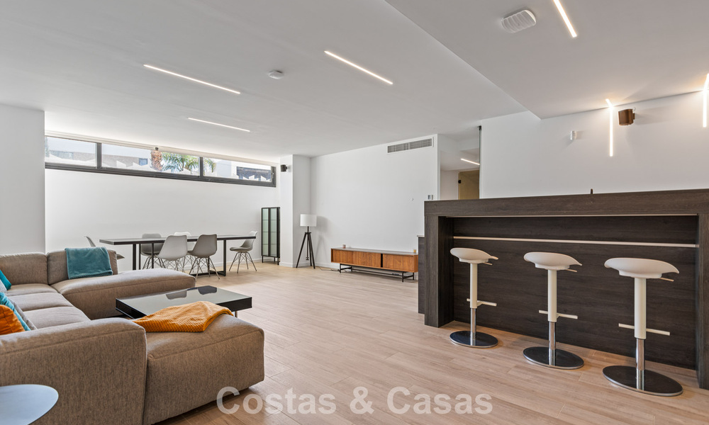 Move-in ready, contemporary luxury villa for sale on the golf course on the New Golden Mile, Marbella - Estepona 785164