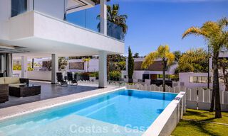 Move-in ready, contemporary luxury villa for sale on the golf course on the New Golden Mile, Marbella - Estepona 785167 