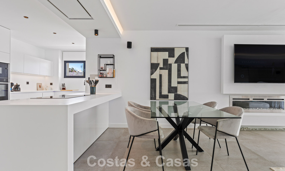 Move-in ready, contemporary luxury villa for sale on the golf course on the New Golden Mile, Marbella - Estepona 785178