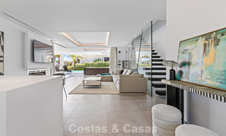 Move-in ready, contemporary luxury villa for sale on the golf course on the New Golden Mile, Marbella - Estepona 785181 
