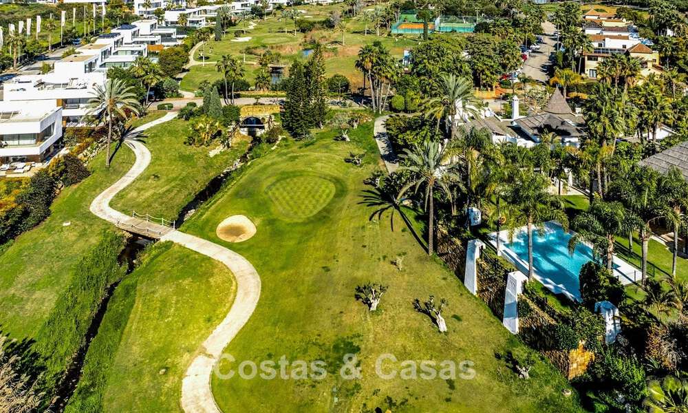 Move-in ready, contemporary luxury villa for sale on the golf course on the New Golden Mile, Marbella - Estepona 785185