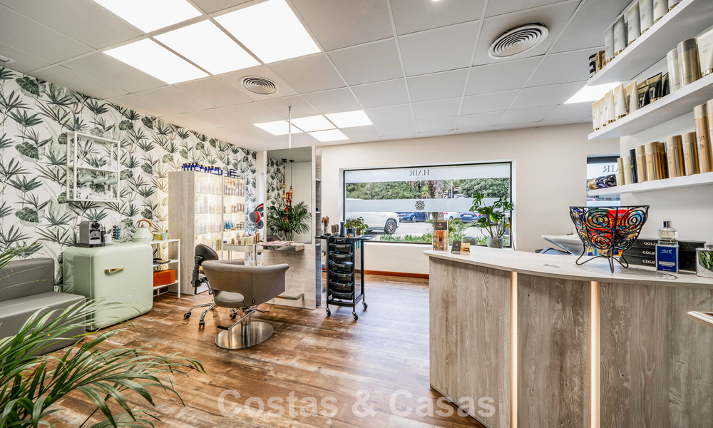 Move-in ready, contemporary luxury villa for sale on the golf course on the New Golden Mile, Marbella - Estepona 785191