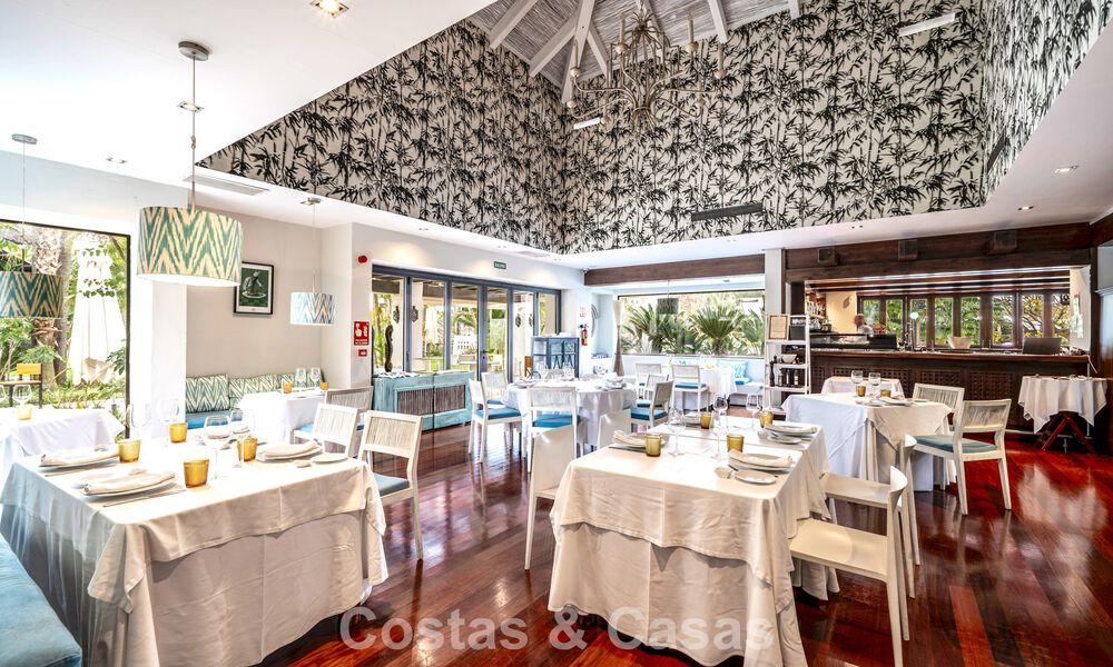 Move-in ready, contemporary luxury villa for sale on the golf course on the New Golden Mile, Marbella - Estepona 785193