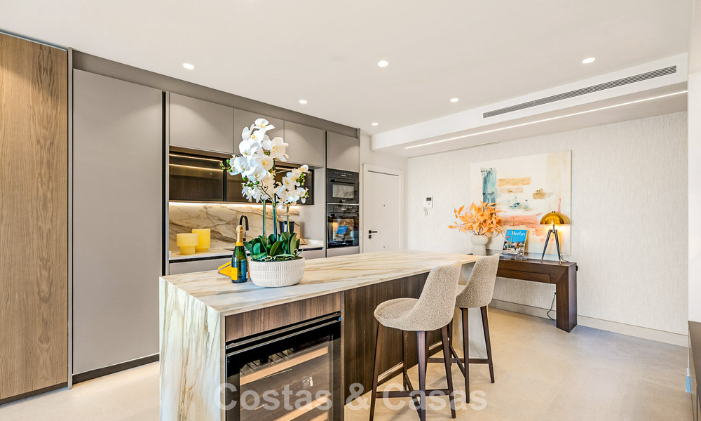 Luxury apartment with sea views for sale in a beachfront complex on the New Golden Mile between Marbella and Estepona 785225
