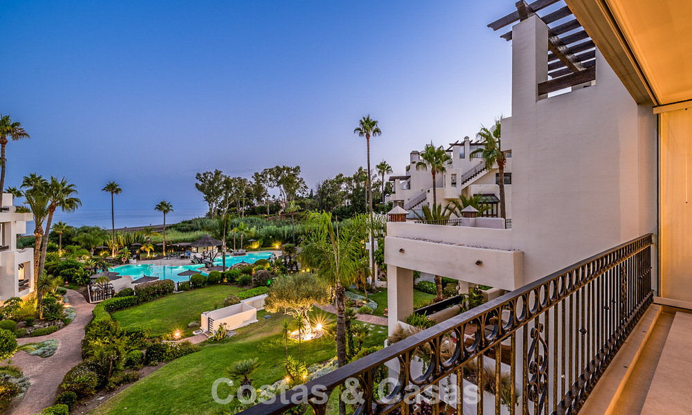 Luxury apartment with sea views for sale in a beachfront complex on the New Golden Mile between Marbella and Estepona 785229