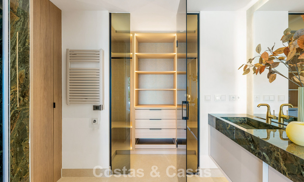 Luxury apartment with sea views for sale in a beachfront complex on the New Golden Mile between Marbella and Estepona 785241