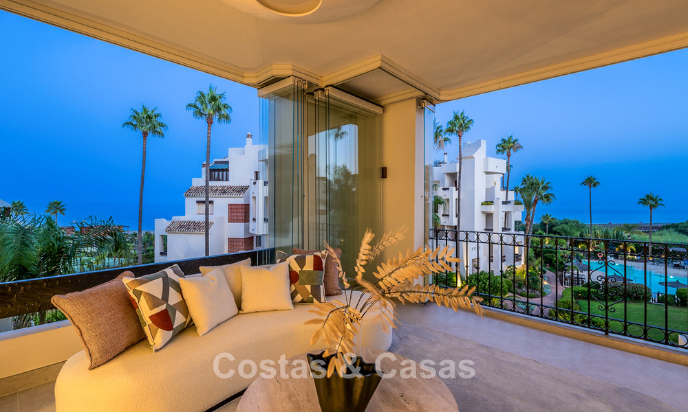 Luxury apartment with sea views for sale in a beachfront complex on the New Golden Mile between Marbella and Estepona 785242