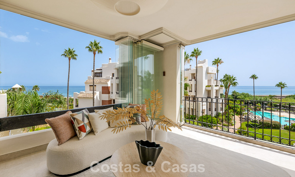 Luxury apartment with sea views for sale in a beachfront complex on the New Golden Mile between Marbella and Estepona 785247
