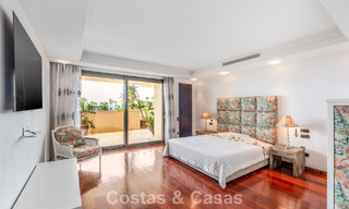 Spacious 3-bedroom apartment for sale in a high-end beachfront complex in Puerto Banus, Marbella 785198 