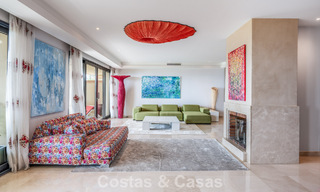 Spacious 3-bedroom apartment for sale in a high-end beachfront complex in Puerto Banus, Marbella 785199 