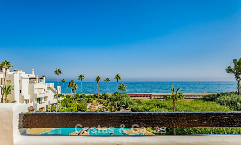 Renovated penthouse with sea views for sale on the beachfront on the New Golden Mile between Marbella and Estepona 785270
