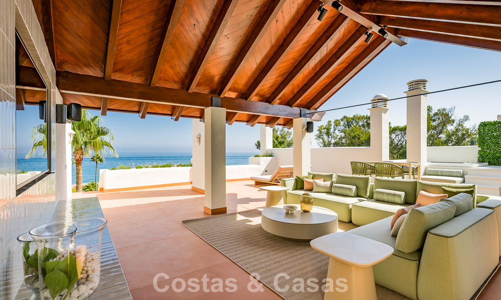 Renovated penthouse with sea views for sale on the beachfront on the New Golden Mile between Marbella and Estepona 785272