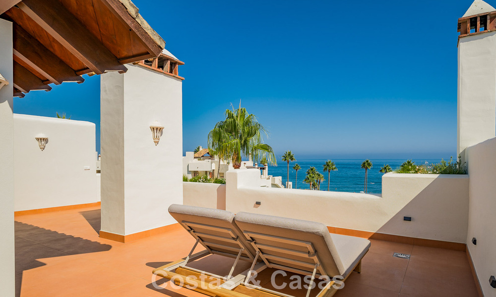 Renovated penthouse with sea views for sale on the beachfront on the New Golden Mile between Marbella and Estepona 785275