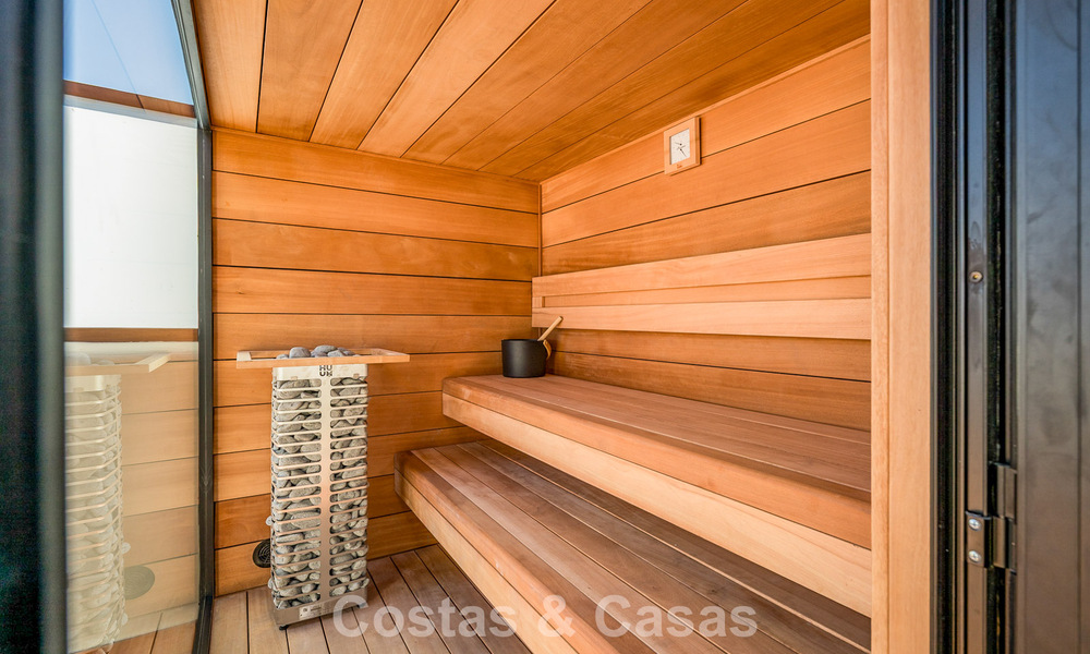 Renovated penthouse with sea views for sale on the beachfront on the New Golden Mile between Marbella and Estepona 785276