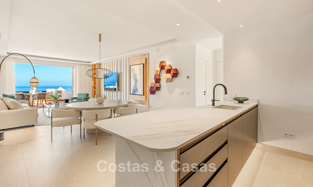 Renovated penthouse with sea views for sale on the beachfront on the New Golden Mile between Marbella and Estepona 785280