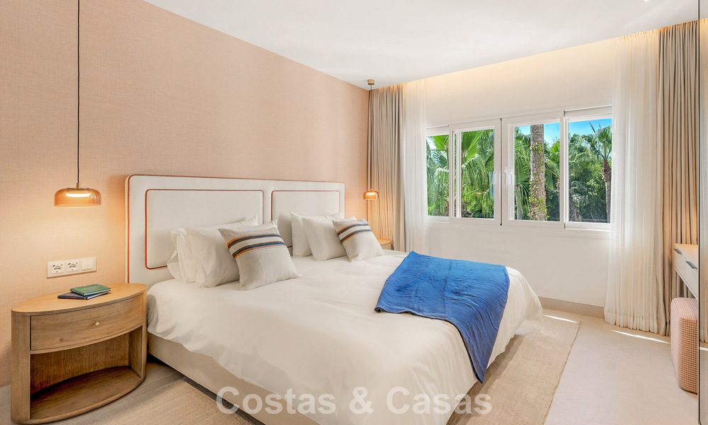 Renovated penthouse with sea views for sale on the beachfront on the New Golden Mile between Marbella and Estepona 785282