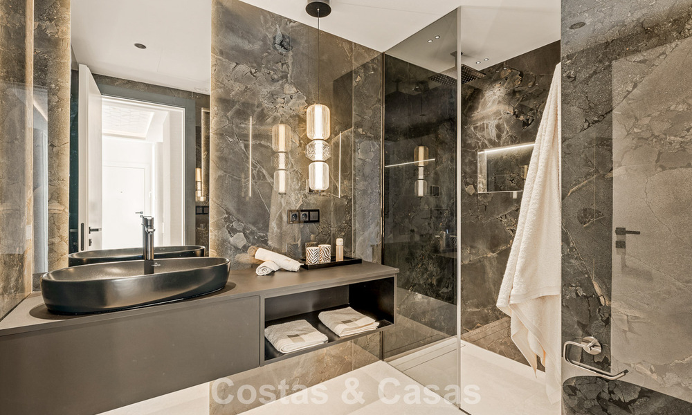 Renovated penthouse with sea views for sale on the beachfront on the New Golden Mile between Marbella and Estepona 785283