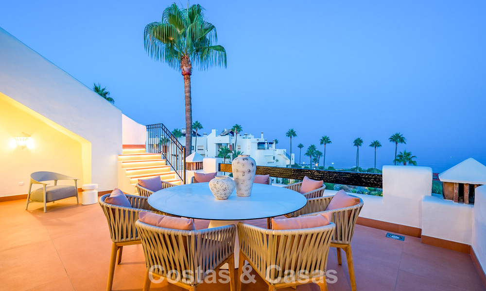 Renovated penthouse with sea views for sale on the beachfront on the New Golden Mile between Marbella and Estepona 785285