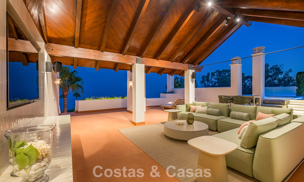 Renovated penthouse with sea views for sale on the beachfront on the New Golden Mile between Marbella and Estepona 785287