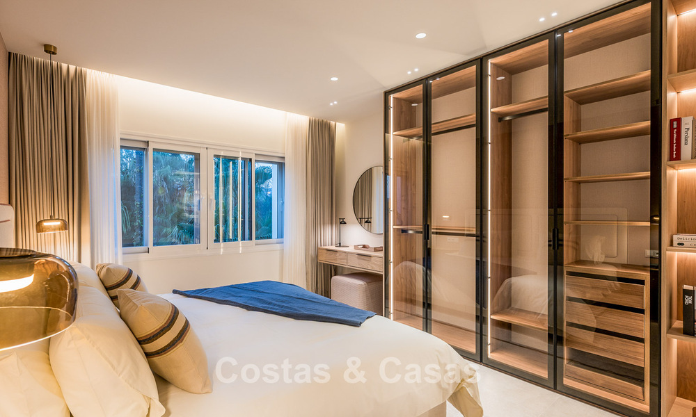Renovated penthouse with sea views for sale on the beachfront on the New Golden Mile between Marbella and Estepona 785290